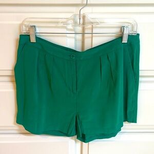 Vince Camuto dressy shorts with pockets. Size 6. Emerald green.